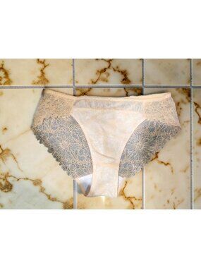 Bradelis New York Lace  Floral Lace Bee Yellow  Size M NEW WITHOUT TAGS
